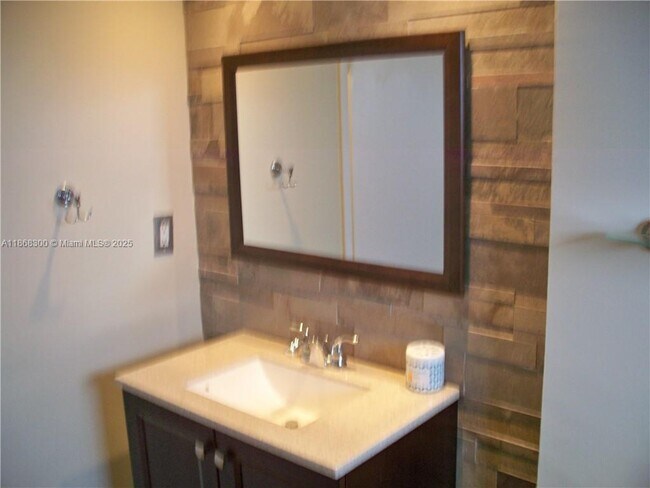 Building Photo - 8461 SW 137th Ave