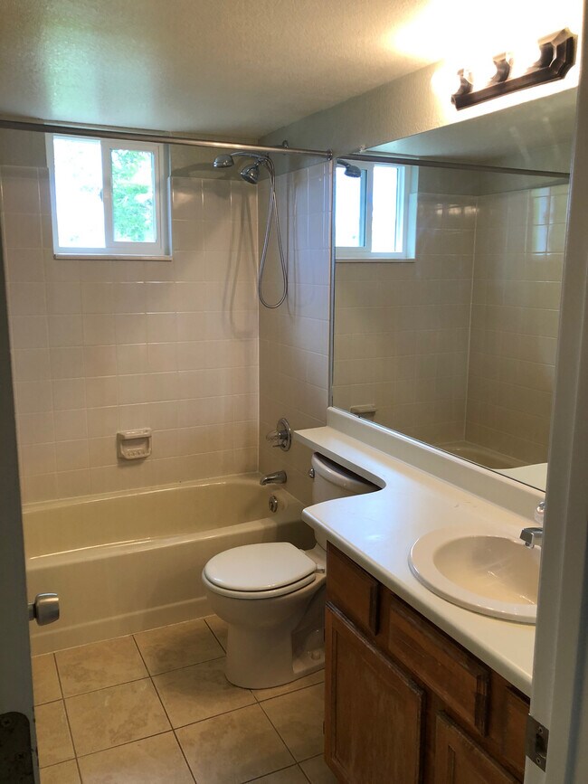 Building Photo - 10229 Halleys Way