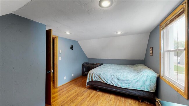 Building Photo - 423 Vroman St