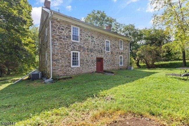 Building Photo - 355 Montana Rd
