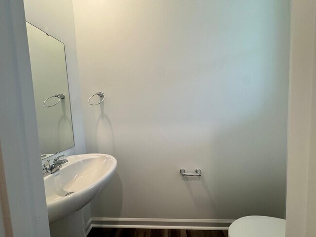 Building Photo - BRAND NEW GORGEOUS TOWNHOUSE in a very con...