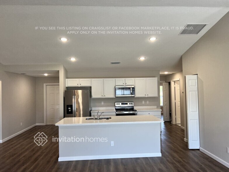 Building Photo - 2482 SW Fair Isle Rd