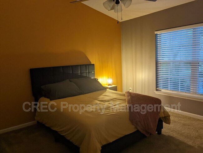 Building Photo - 202 Twin Tree Dr