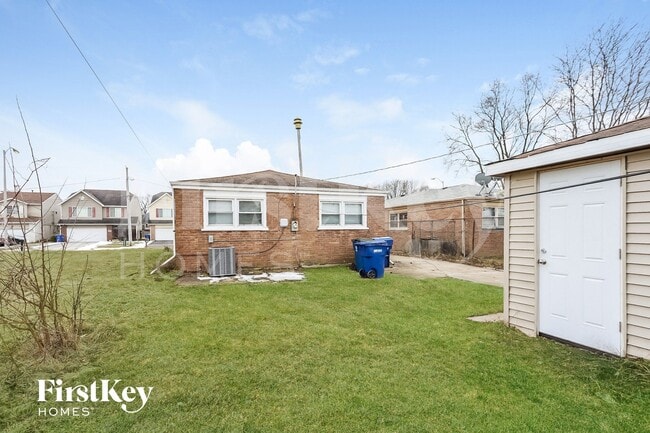 Building Photo - 3028 W 141st St