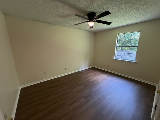 Building Photo - Home For Rent