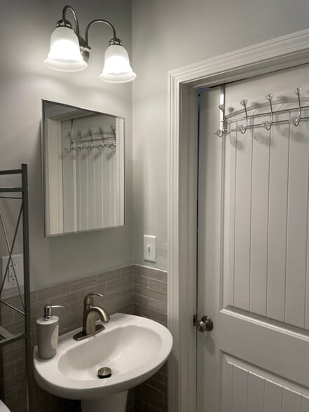 7x5 Bathroom - 34 North Road