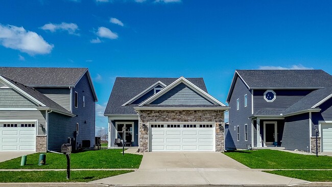 Building Photo - 4 Bed, 4 Bath Luxury House on Legends Golf...