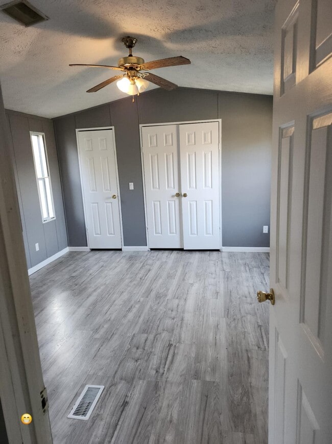 Building Photo - 150 Chips Ct