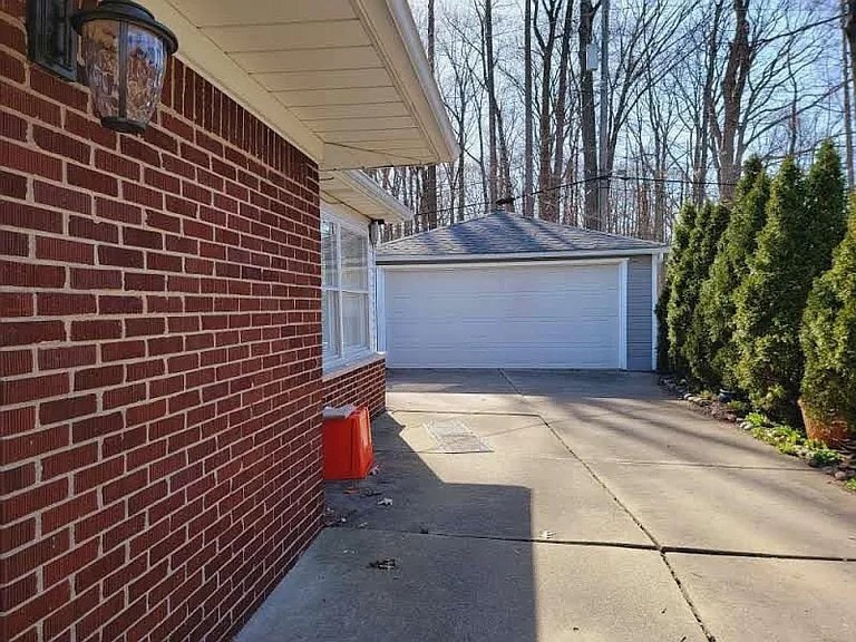 Building Photo - 18311 Norwich St