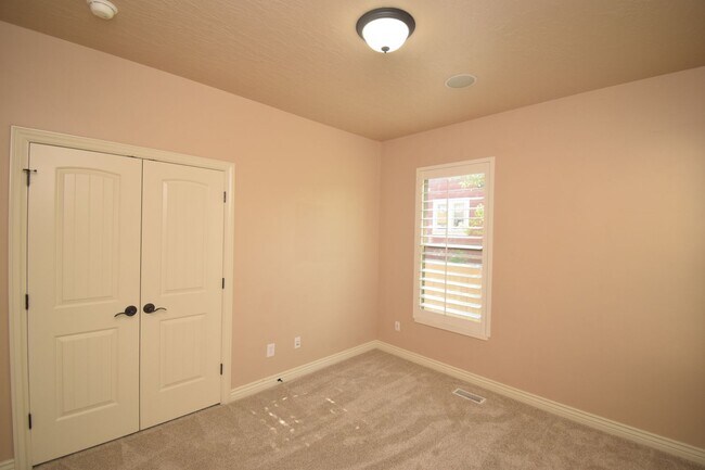 Building Photo - Stunning 6 bedroom 3 bathroom home in Daybreak South Jordan!!!