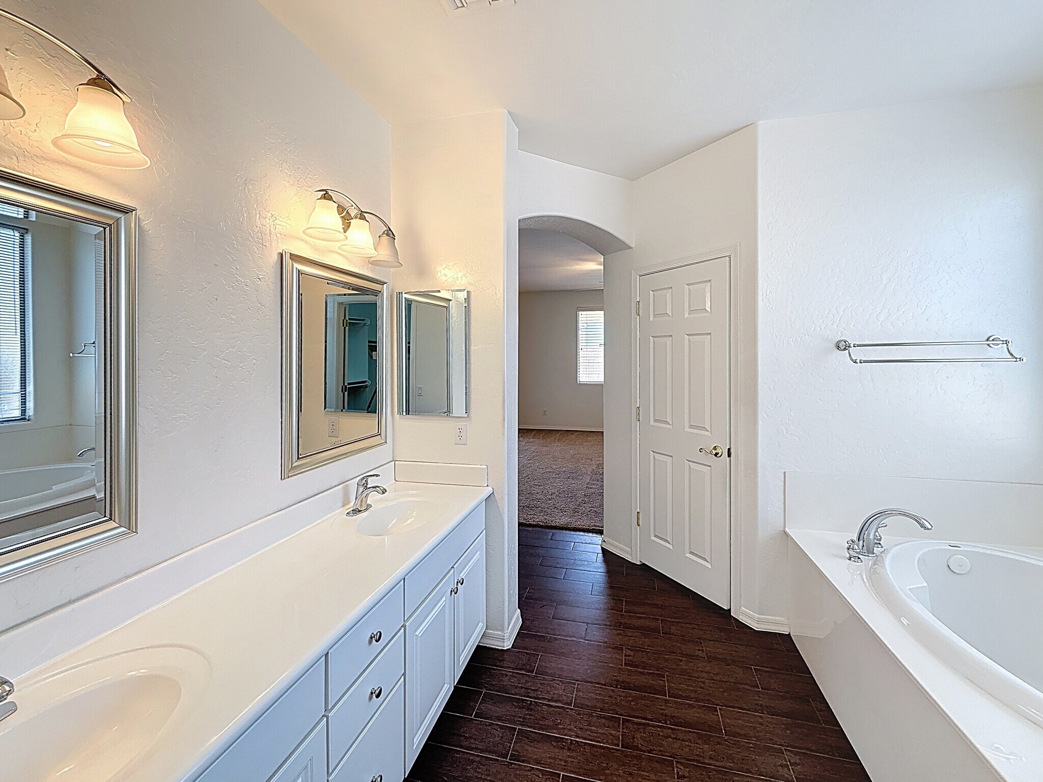 Building Photo - 14437 W Lexington Ave