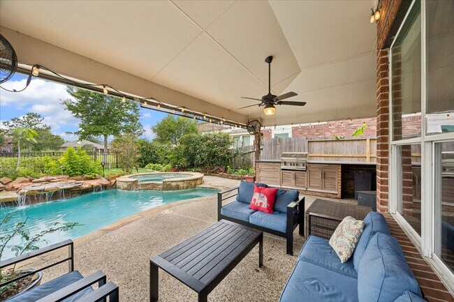 Building Photo - 1125 Shady Knoll Ln