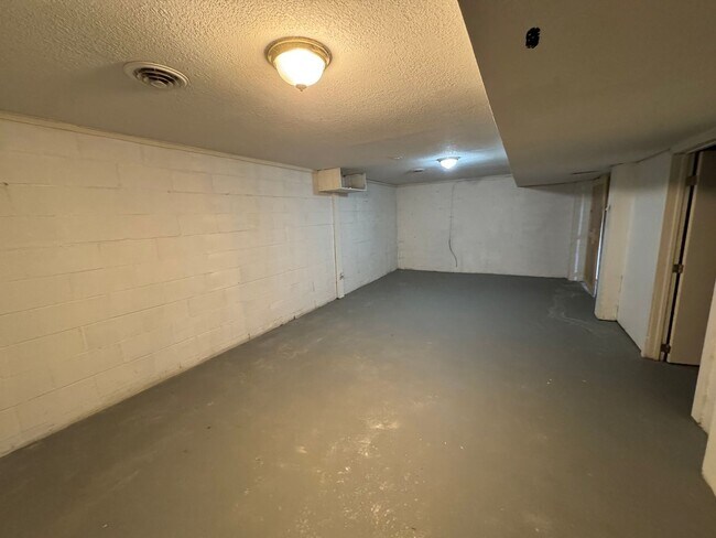 Building Photo - 3 bedroom 2 bath home in Bettendorf