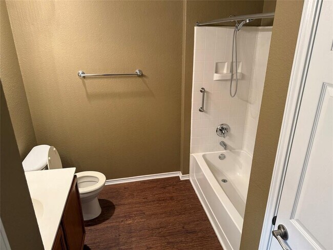 Building Photo - 330 Portsmouth Dr