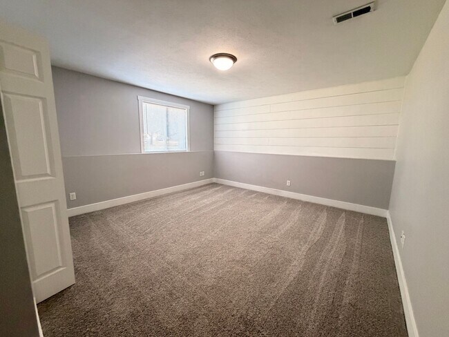 Building Photo - 1627 Hamlet Dr