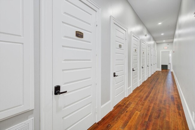 Building Photo - 2206 The Strand