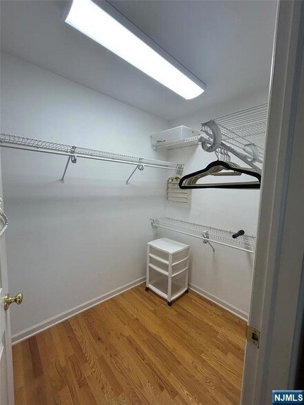 Building Photo - 302 Grand Ridge Dr