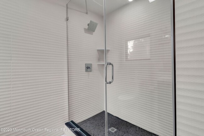 Building Photo - 265 Whalepond Rd