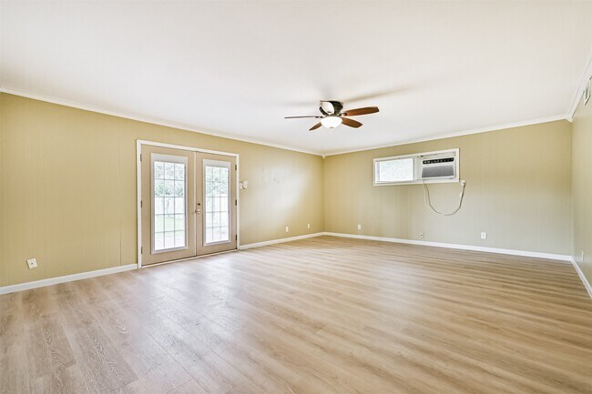 Building Photo - 807 Temple Dr