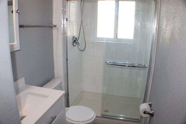 Building Photo - 2080 Poteae Cir