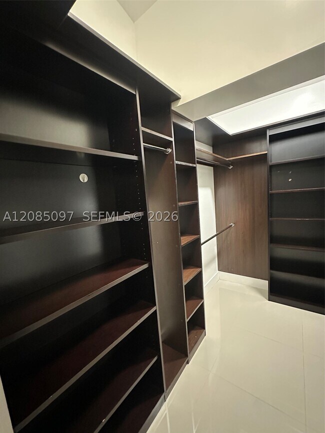 Building Photo - 14357 Kendale Lakes Dr