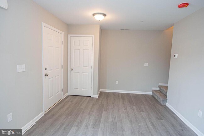 Building Photo - 242 Morgans Ct
