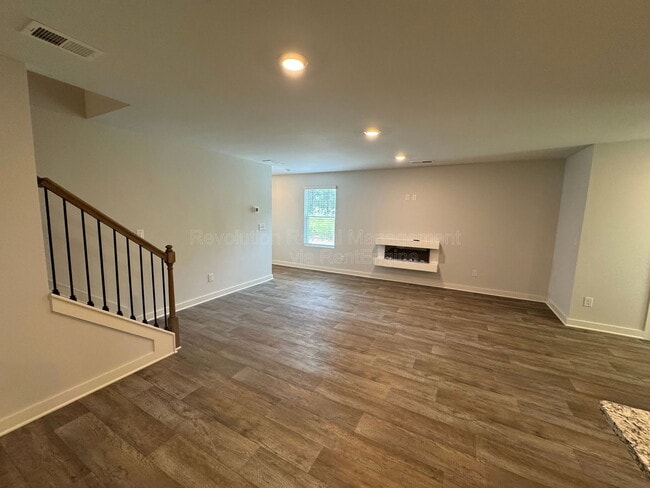Building Photo - 228 River Meadow Dr