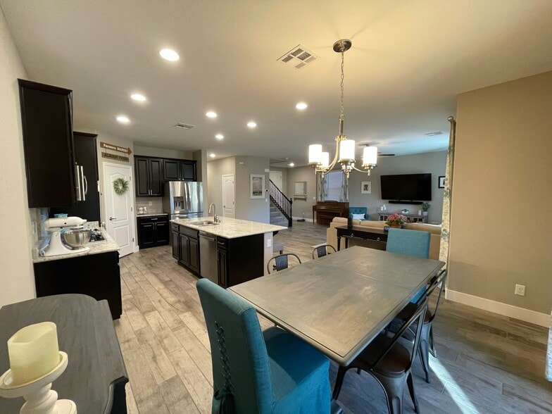 kitchen/dining - 10647 Marble Arch St