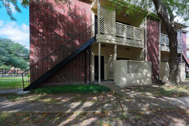 Building Photo - 8055 Cambridge St