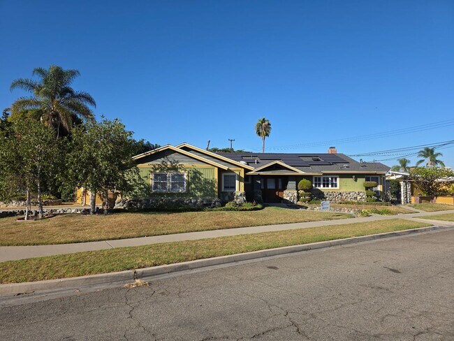 Building Photo - Beautiful Single Family in Garden Grove fo...