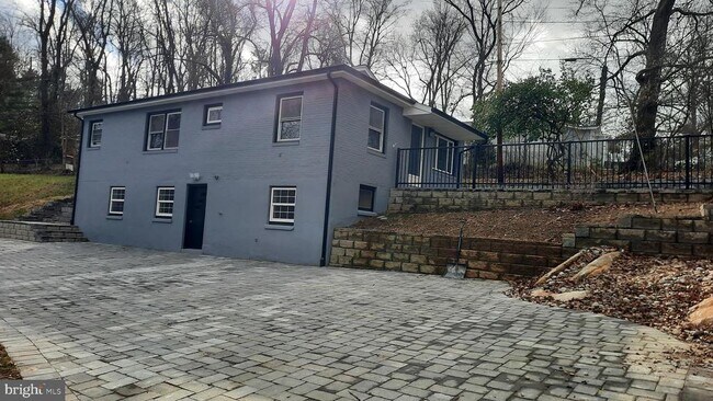 Building Photo - 373 Bowman Rd