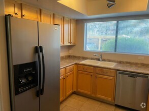 Building Photo - **GREAT 2 BEDROOM/2 BATHROOM CONDO IN THE ...