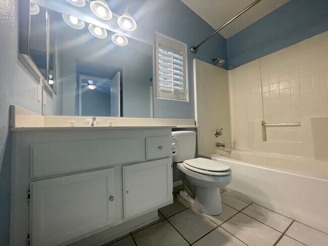 Building Photo - COMING SOON! LOVELY 3 Bedroom + Den/ 2 Bath POOL Home In N. La Quinta!