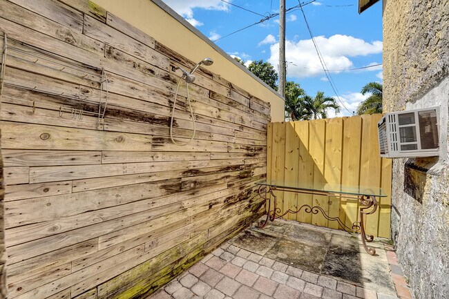 Building Photo - 1627 N Ocean Breeze