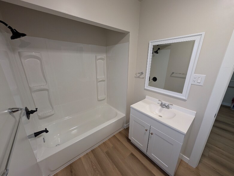 Building Photo - 1705 Lombard Ave