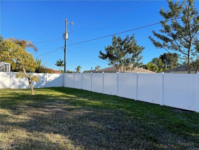 Building Photo - 216 SW 21st Ln