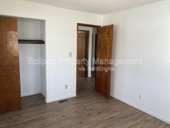 Building Photo - 230-229 29 Rd