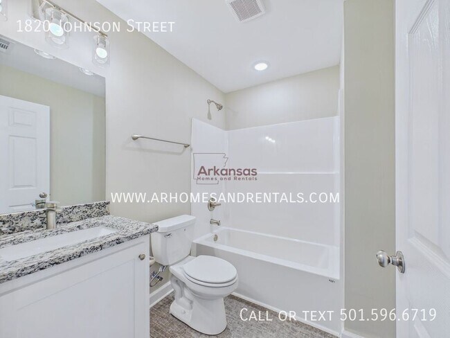 Building Photo - 1820 Johnson St