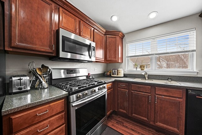 Building Photo - 2933 Saganashkee Ln