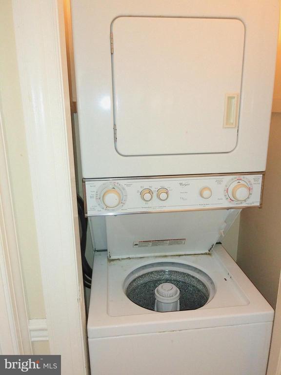 Building Photo - 2043 Mt Vernon St