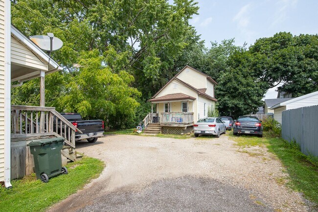 Building Photo - 346 Eagle St