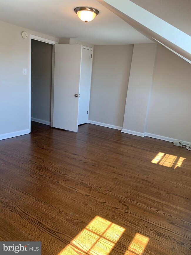 Building Photo - 316 Harry St