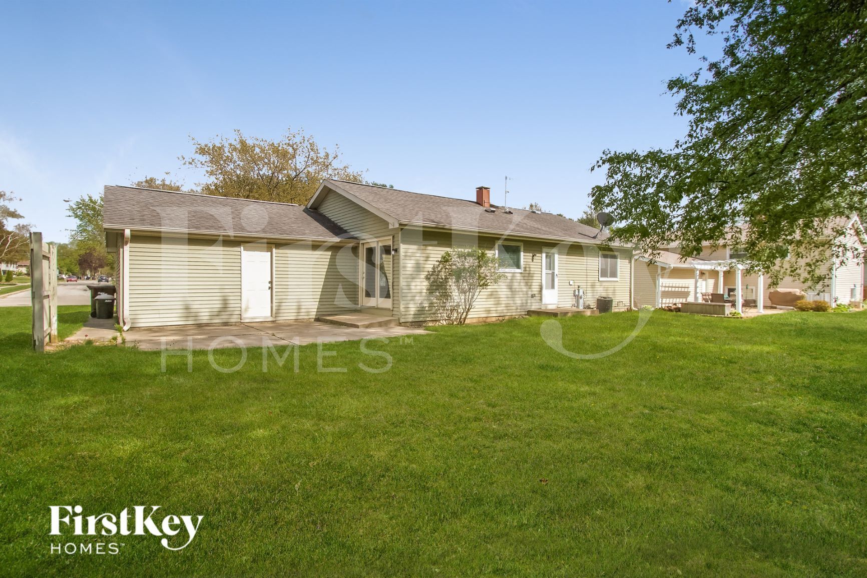 Building Photo - 303 N Bromley St