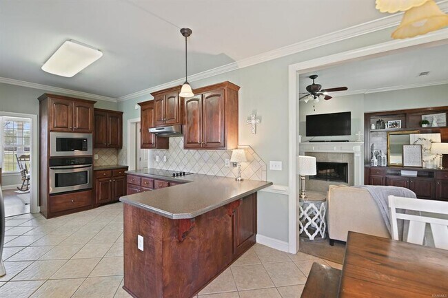 Building Photo - 401 Clear Creek View