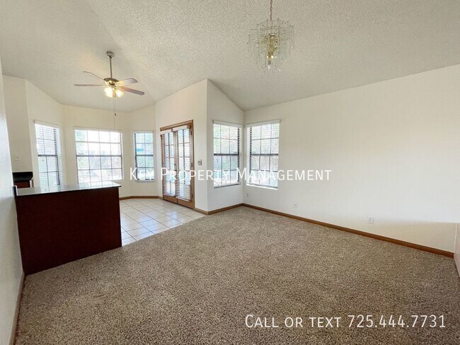 Building Photo - TWO STORY 4 BEDROOM WITH POOL NEAR SPRING ...