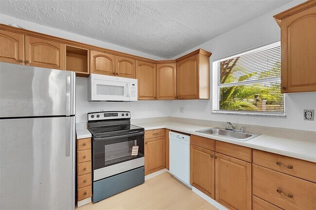 Building Photo - 4122 SW 61st Ave