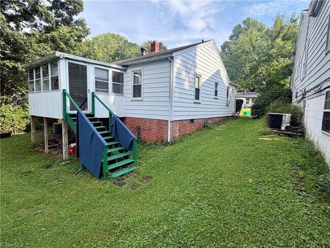 Building Photo - 1003 Charlotte Ave