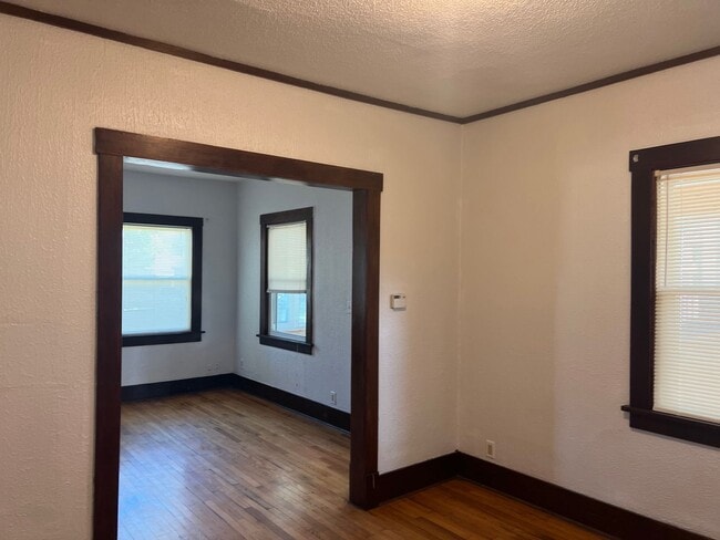 Building Photo - Pet Friendly 2BR House on Beloit's West Side