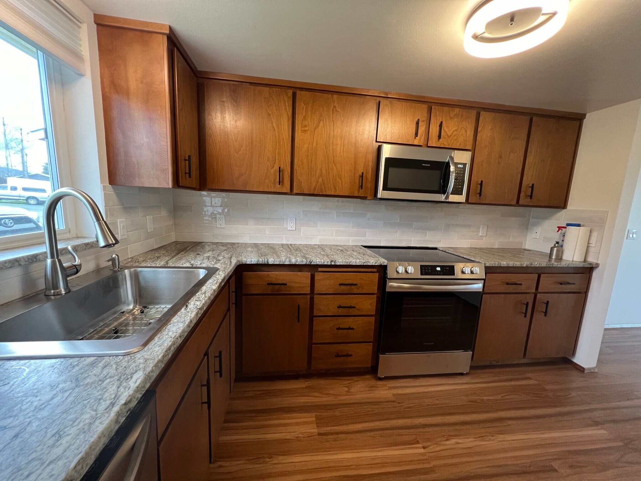 Building Photo - 1045 S 3rd Ave