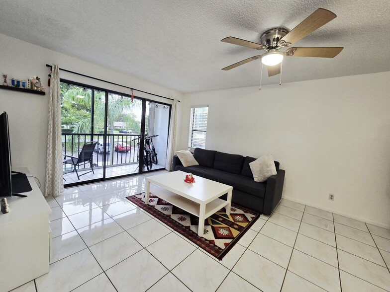 Building Photo - 1102 Green Pine Blvd